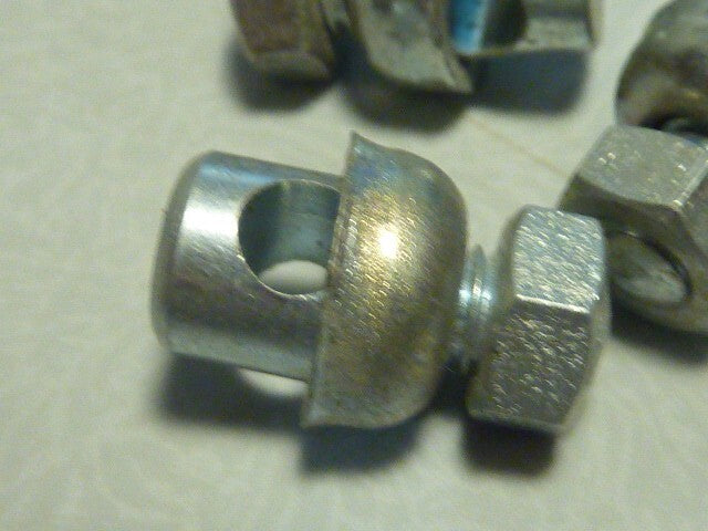 NOS 4 anciennes SERRE TRINGLE  L 17,4 X 8 X D 5mm POUR TRINGLE DE 5mm VINTAGE ..