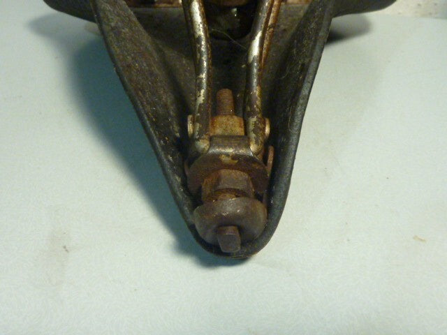 Ancienne selle vélo cuir vintage + tige de selle 25,4 mm  patine d’époque  23x20