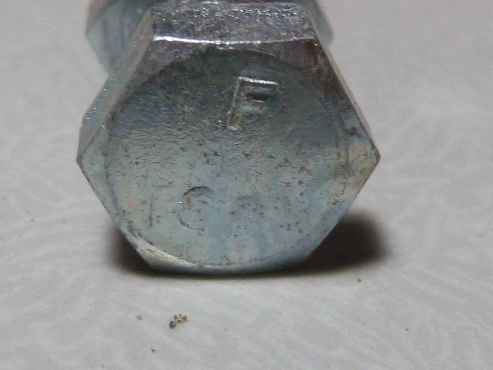 NOS 4 Vis M7 10 mm longueur total 15 mm avec écrou  Vis et écrou