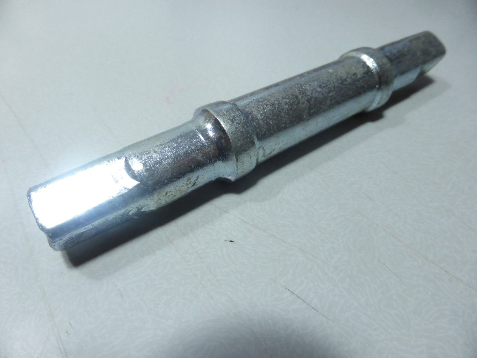 NOS NEU Axe pédalier 139 mm acier boitier pédalier vintage ancien stock