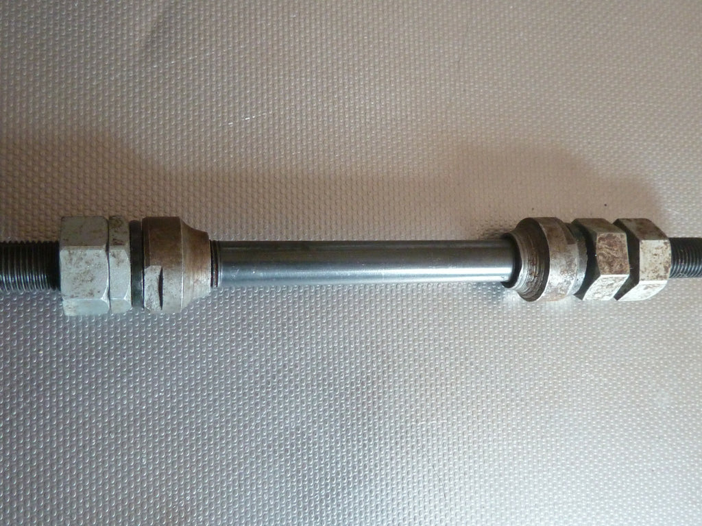 NOS ancien stock Ecrou d'axes de Roue 9.5 mm motobecane peugeot Cyclo MBK 165 mm