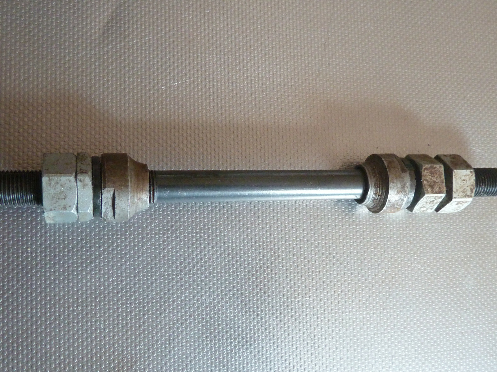 NOS ancien stock Ecrou d'axes de Roue 9.5 mm motobecane peugeot Cyclo MBK 165 mm