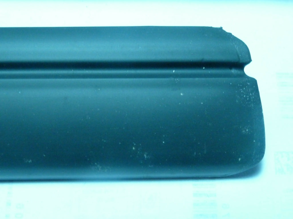 A 12469029620 Mercedes W 124 baguette cote gauche LEFT FRONT FENDER BUMPER STRIP