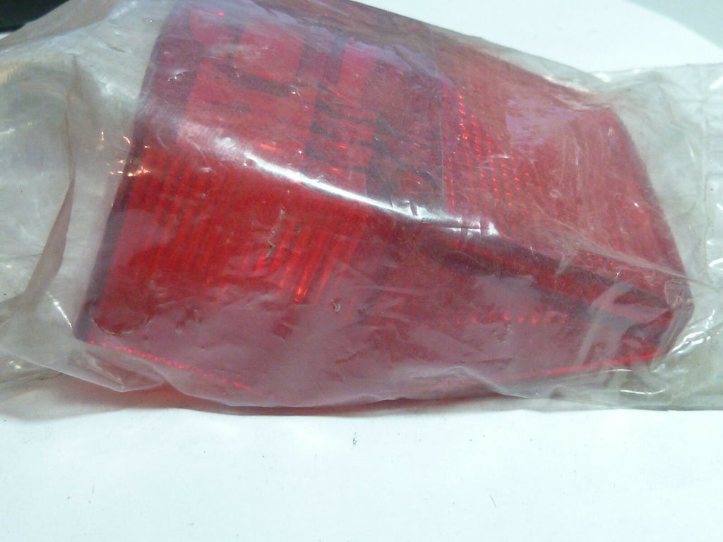 N.O.S cabochon Feu PEUGEOT 104 SCOPER mobylette SEIMA 2063 avec vis