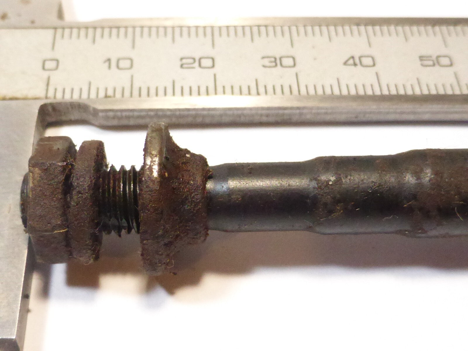 1 Axe pédale gauche Lyotard 110 mm ancien stock  velo cyclo solex