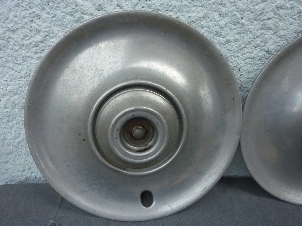 2 anciens vintage enjoliveurs Ø 390