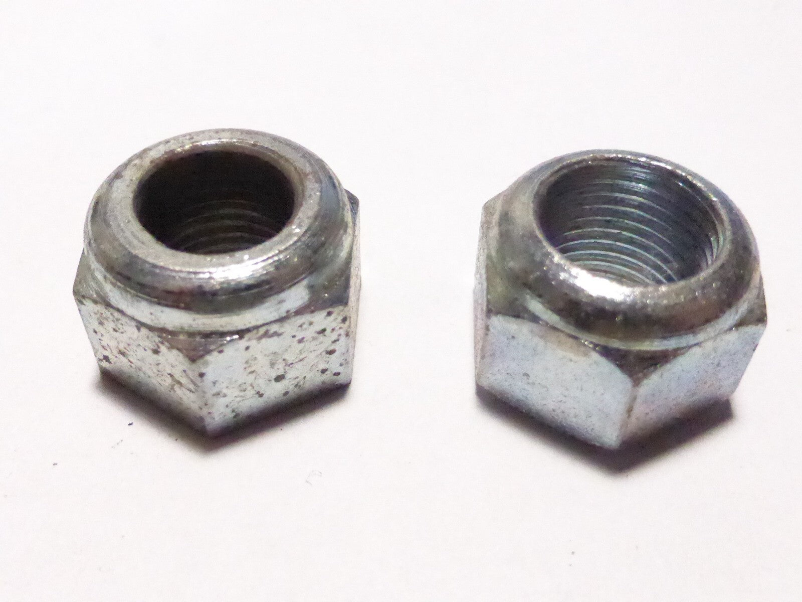 ancien stock 2 Ecrou axes de Roue 10x100 motobecane peugeot   Cyclo MBK M10
