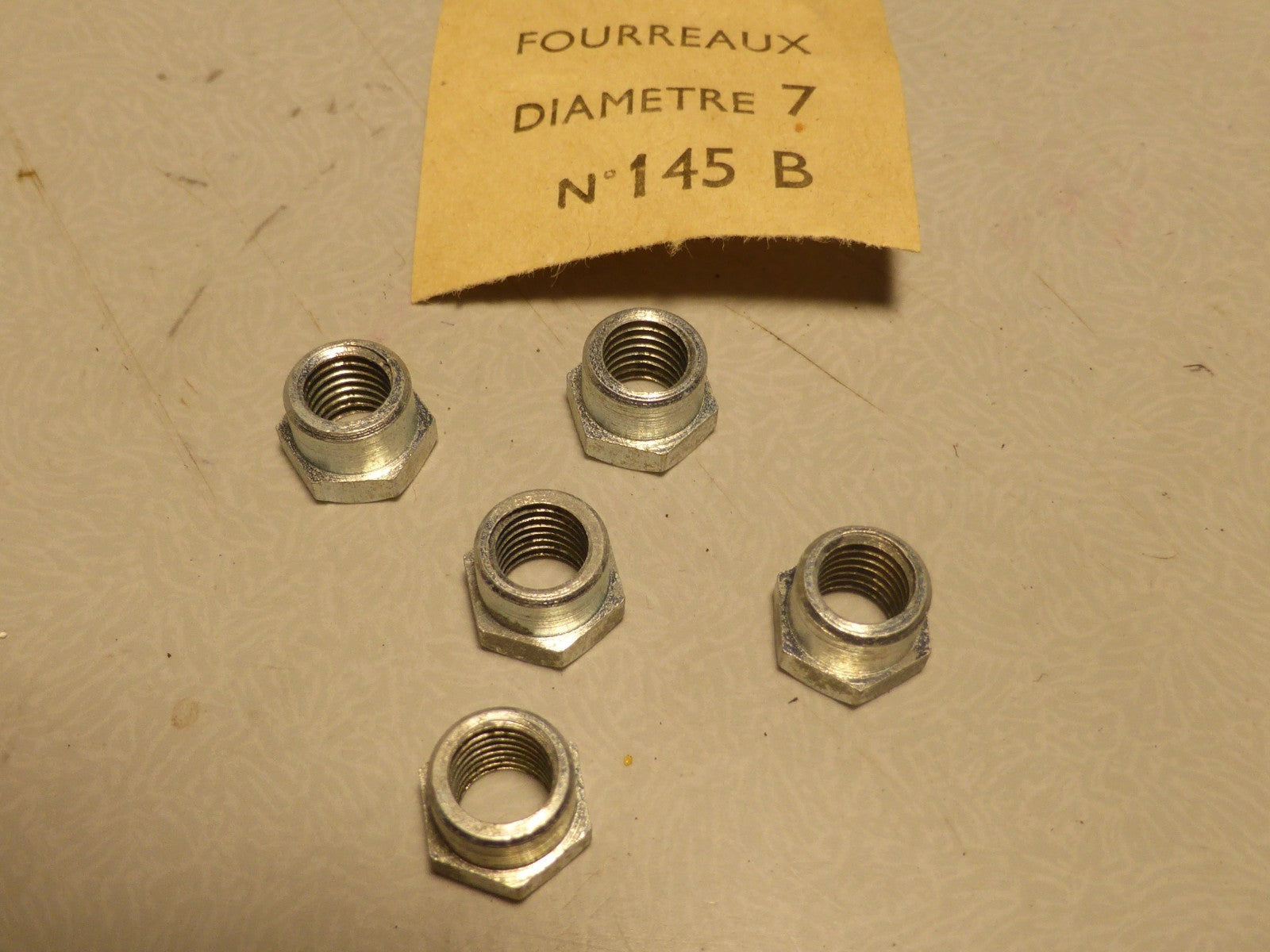 ✨NOS NEU ancien vintage 3 écrou plateau  pédalier  épaulé méplat fourreaux Ø 7✨