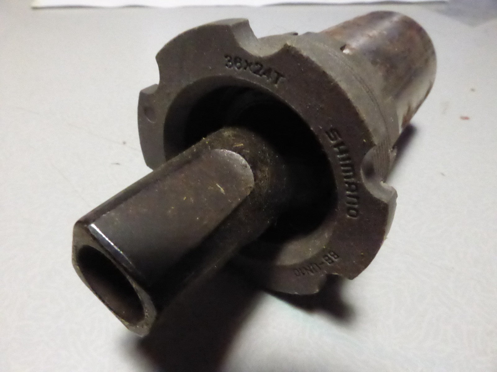 shimano  Axe BB-UN10 pédalier 122.5 mm boitier pédalier vintage ancien stock