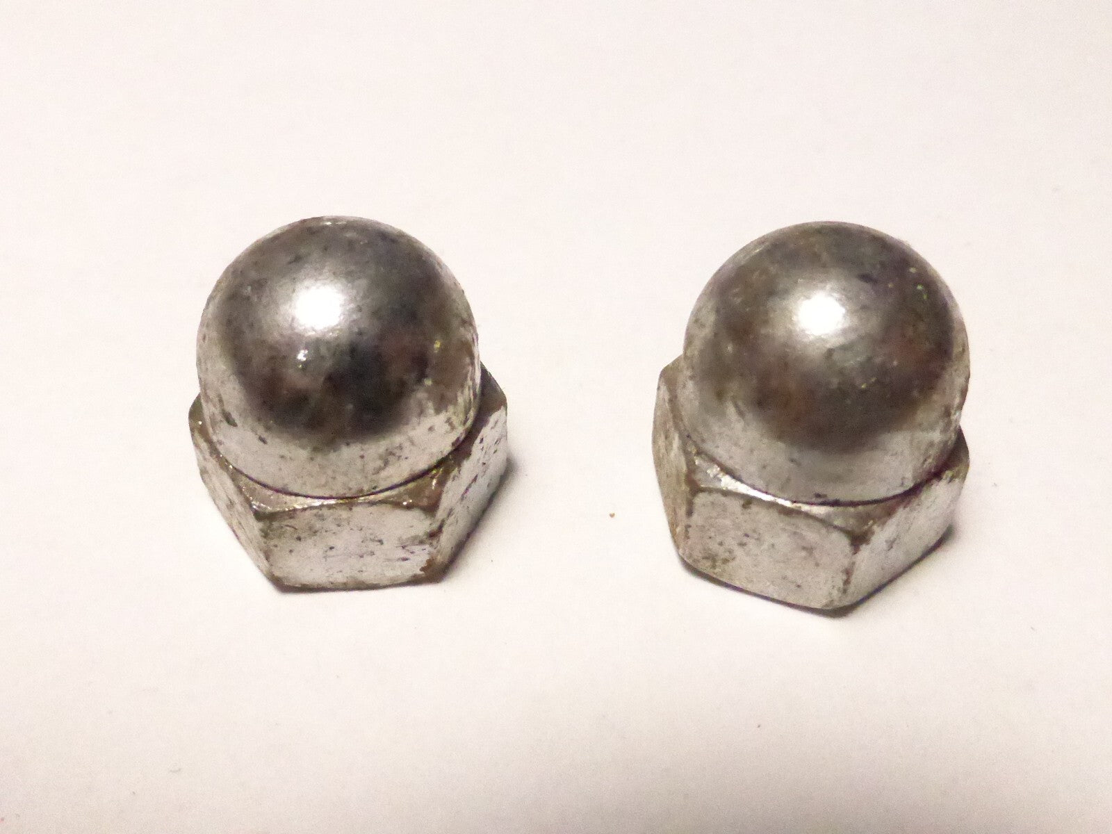 2 anciens stock Ecrou borgne diamètre 8 mm velo vintage collier puky draisienne