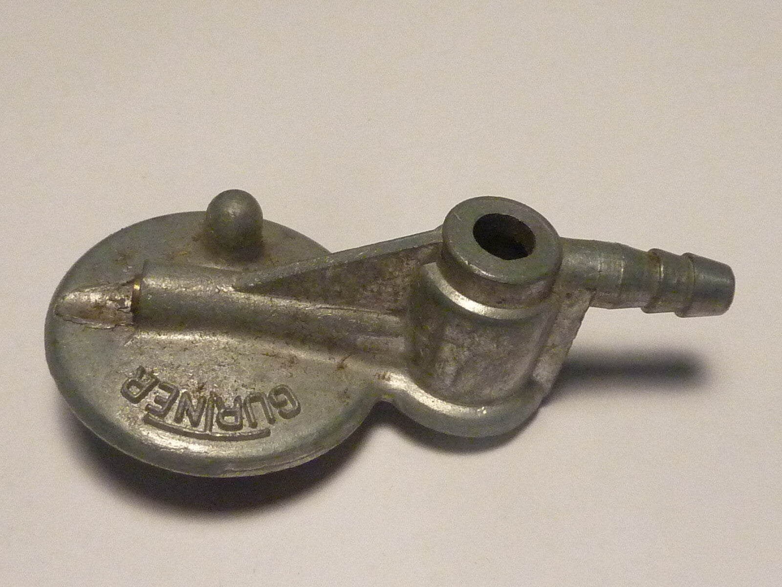 ✨ NOS Couvercle Haut de Cuve Gurtner – Peugeot / Motobécane – Vintage ✨