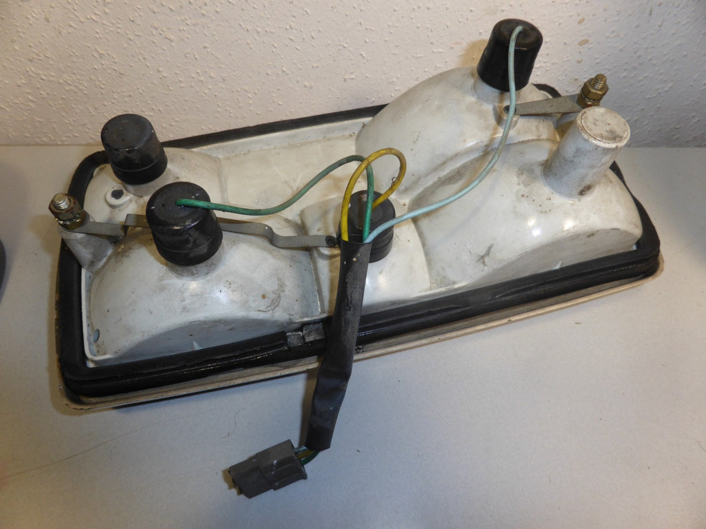 feu arrière gauche Seima 647 peugeot 304