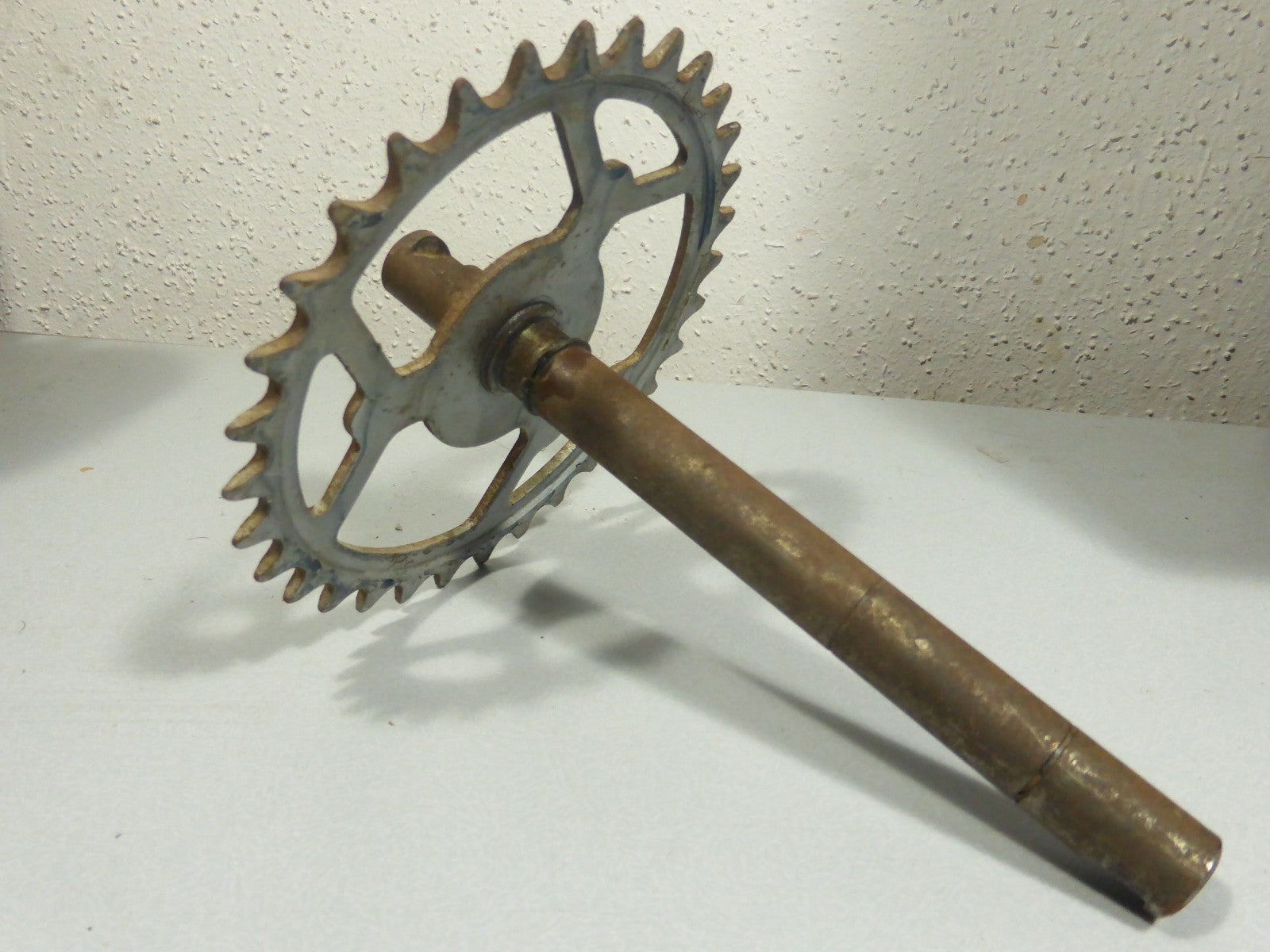 NOS Axe pédalier 32 dents 185 mm Motobécane neuf ancien stock Ø 16 mm mobylette