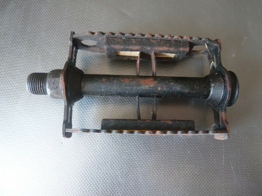 1 ancienne pedales 14/125 velo vintage lyotard ville randonneur cyclo