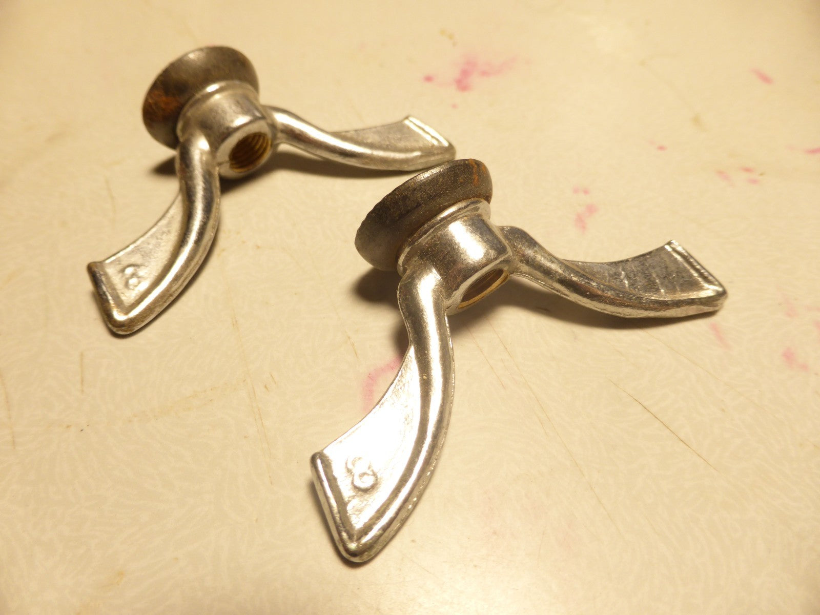 anciens écrous vintage papillons d'axe de vélo  8 mm