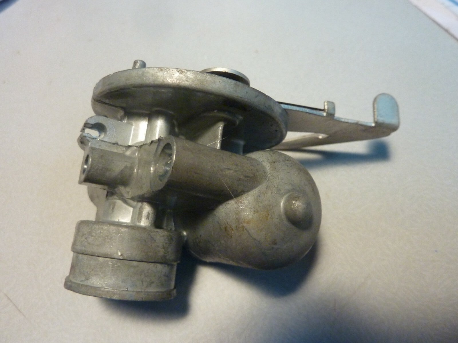 corps de Carburateur Gurtner D 10 D Motobecane a vérifier ???