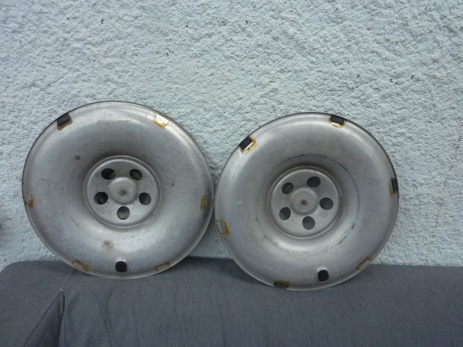 2 anciens vintage enjoliveurs Ø 390