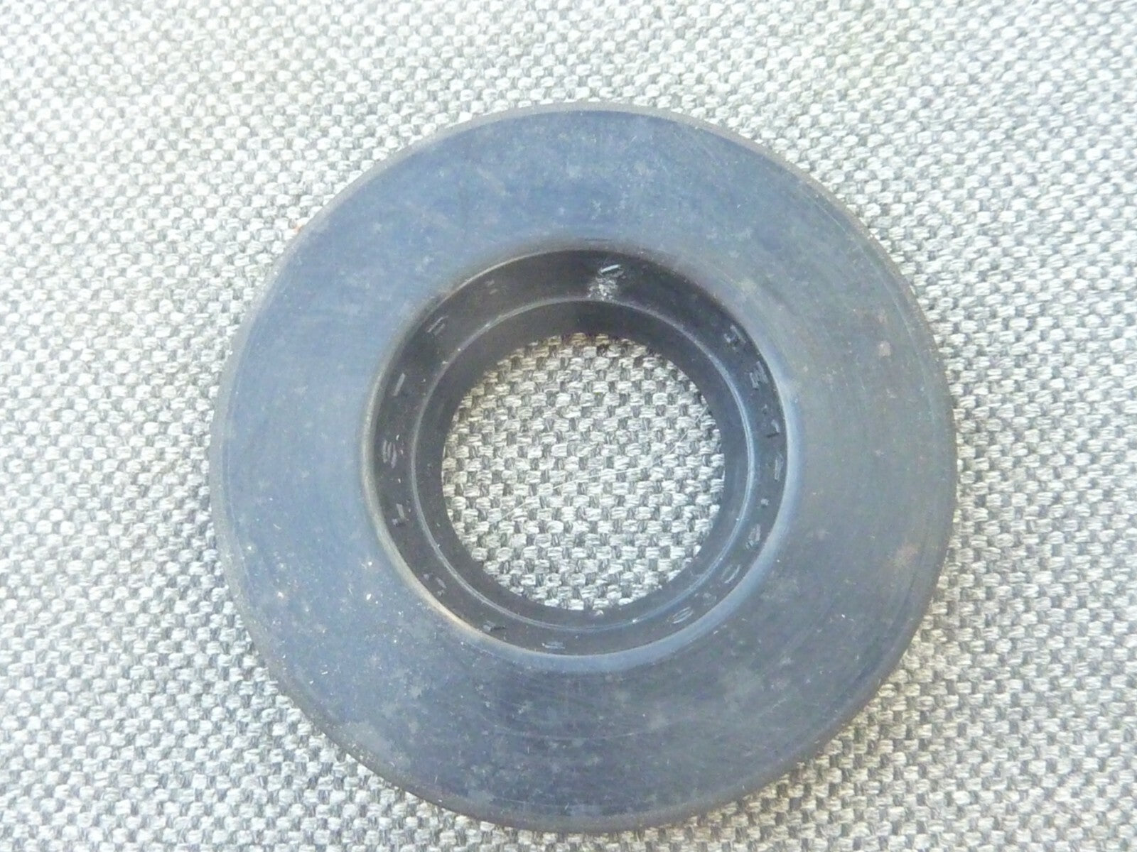 Joint spi de  40x17x8  IE.17.40.8 paulstra joint spi  Neuf