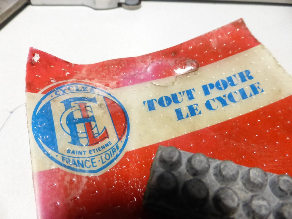 NOS OLD BIKE NOS 4 PATINS DE FREINS GOMME  VELO vintage