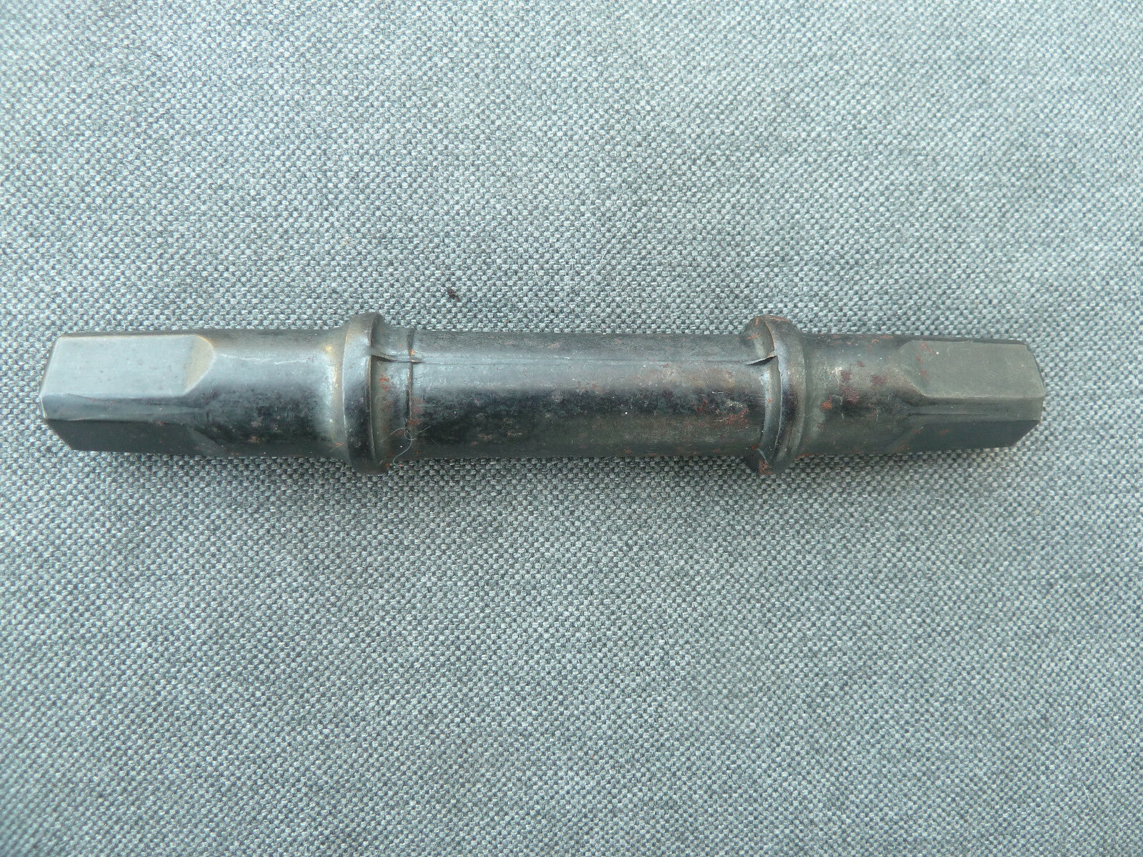 ancien vintage AXE PEDALIER  CHIN HOUR Boron bottom bracket axle 123 mm eroica