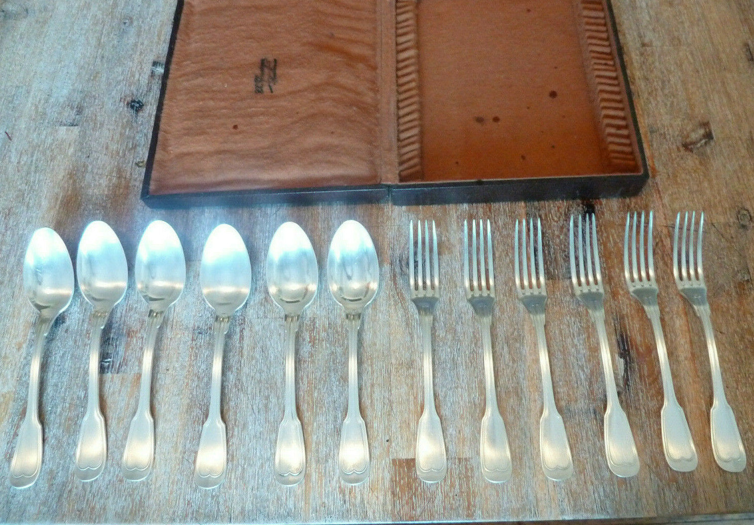 ancien coffret six cuillères à soupe & 6 fourchettes métal alliage blanc argent