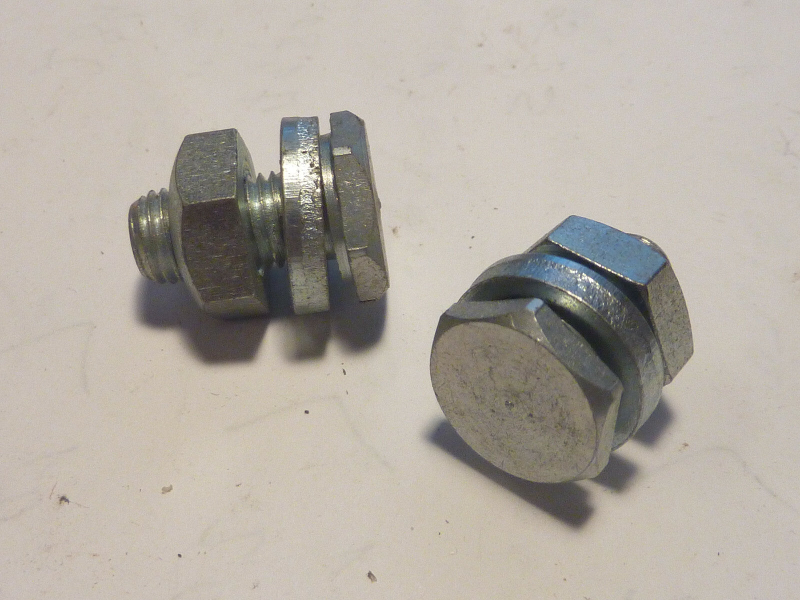 ✨ Ancien stock NOS – Lot de 2 Boulons de fixation de béquille Algi – Motobécane✨