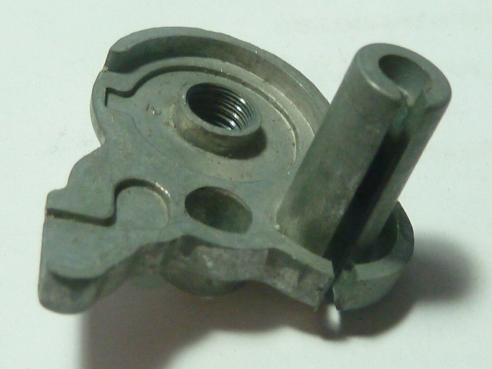 COUVERCLE AVEC PAS DE VIS CARBURATEURS GURTNER AR 2/12+2/10 MOTOBECANE AV42 AV49