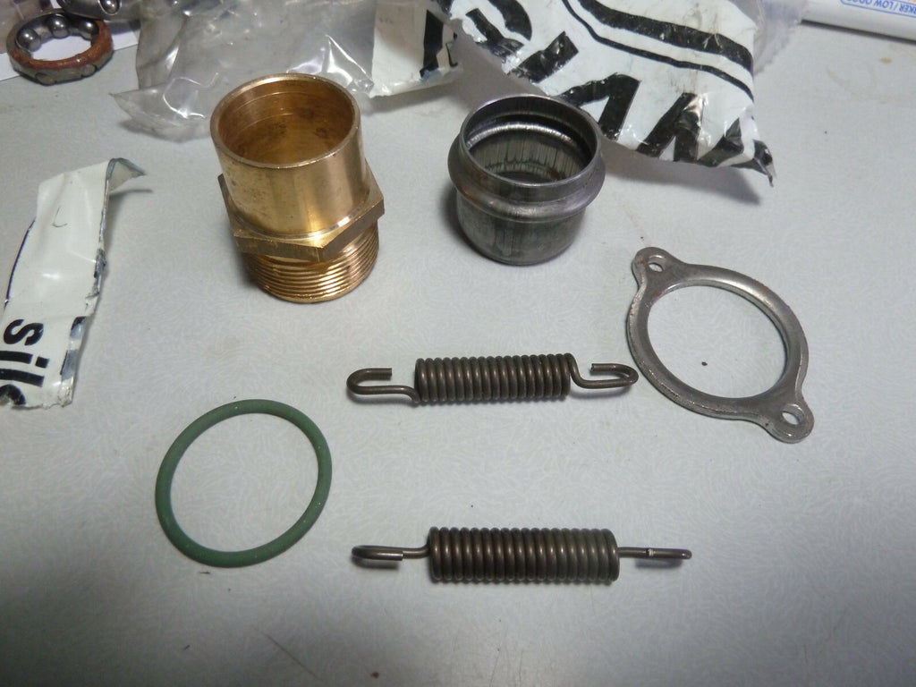 GIANNELLI Échappement Pièces NEUF Ancien Stock Adaptateur Raccord Joints Ressort