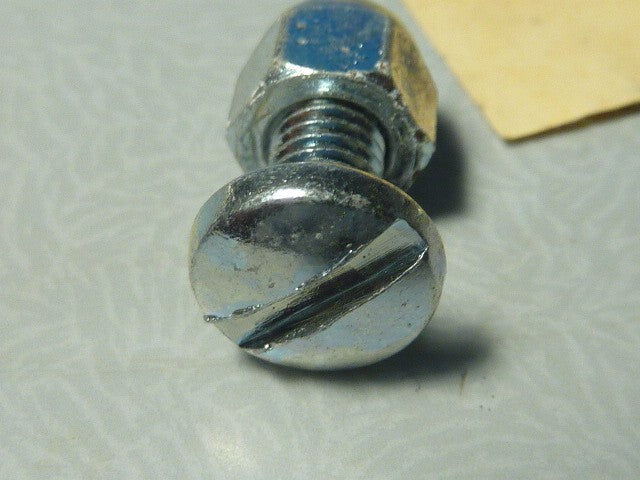 2 anciennes vis boulon  carter borgne  velo cyclomoteur mobylette vintage