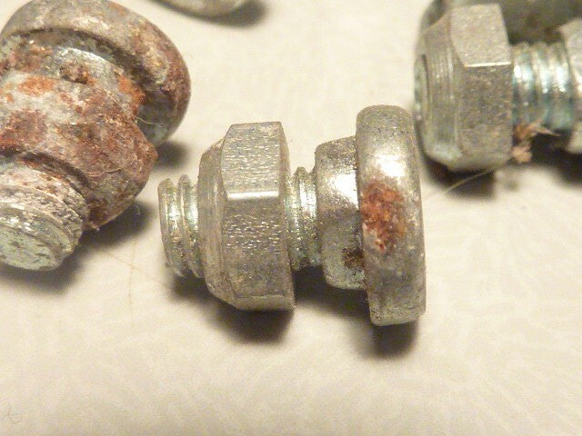 19 anciennes vis carter de chaine velo cyclomoteur mobylette vintage
