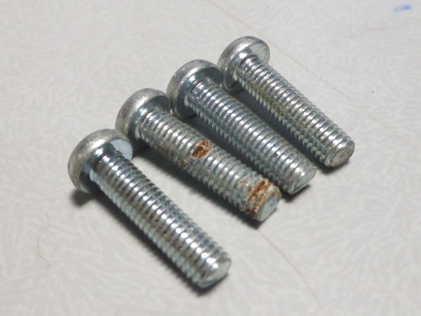✨ Ancien stock – Lot de 4 vis Shimano – Hexagonale / Whitworth – Acier – Vintage