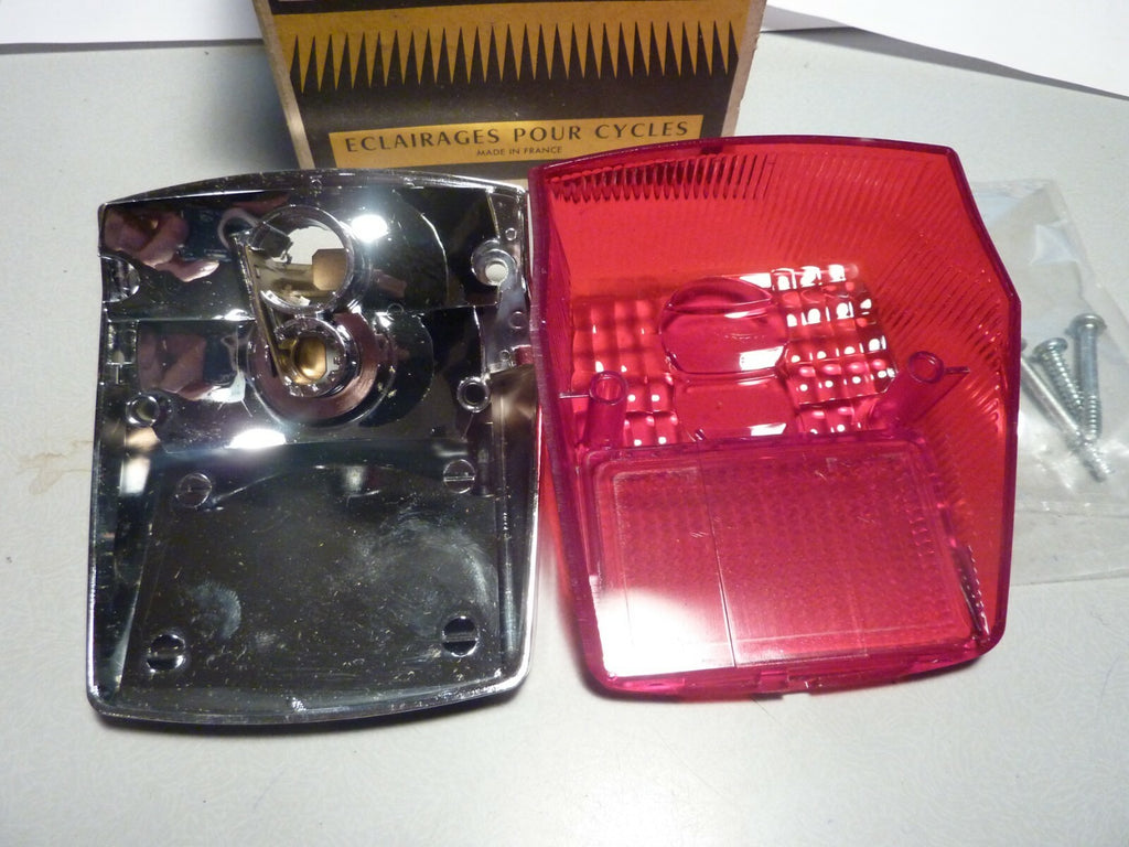 NOS seima 2063 FEU ARRIERE soubitez CYCLOMOTEUR PEUGEOT 104 NM.SCOPER V50