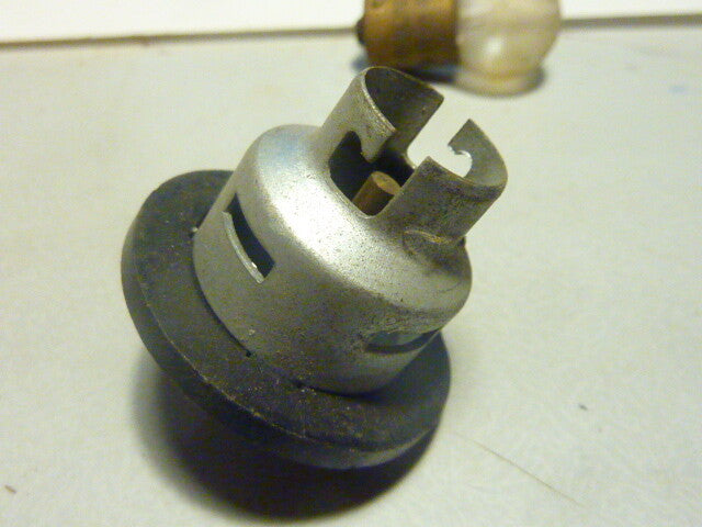 ancien porte ampoule  renault peugeot simca citroen ???