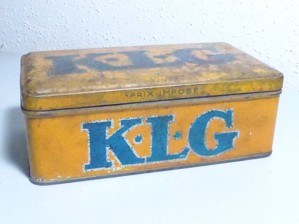 ANCIENNE BOITE TOLE PUBLICITAIRE KLG BOUGIES Mobylettes  AUTO GARAGE HUILE