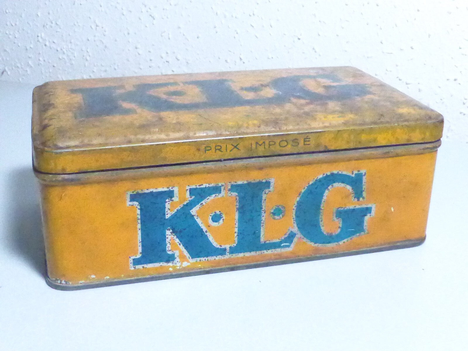 ANCIENNE BOITE TOLE PUBLICITAIRE KLG BOUGIES Mobylettes  AUTO GARAGE HUILE