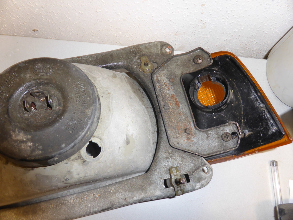 1 clignotant 1 Phare avant Droit 302-122932 VW Jetta HELLA 24547R7 24547R20