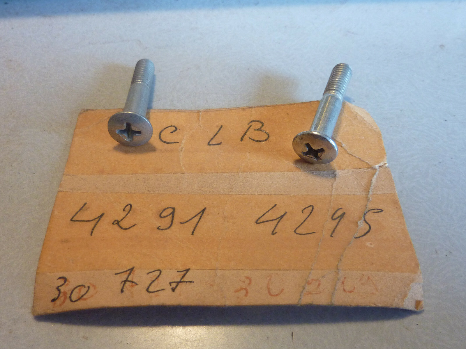 2 Vis poignée CLB  neuve ancien stock