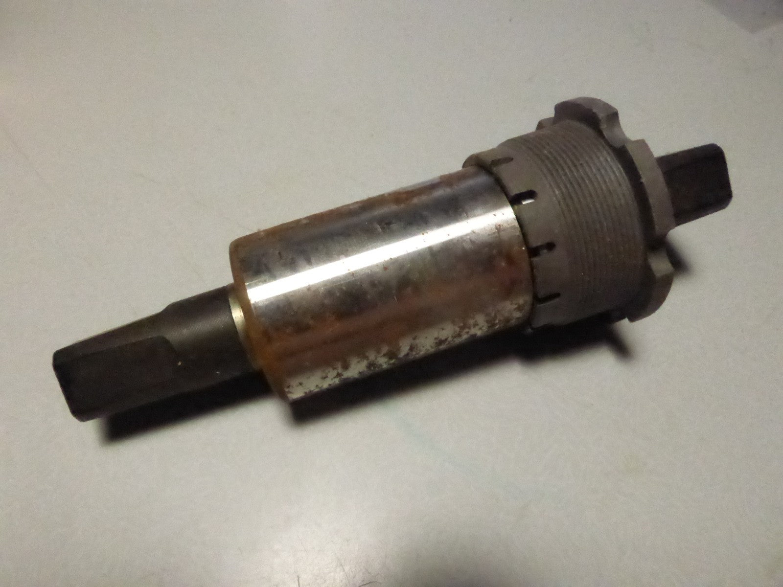 shimano  Axe BB-UN10 pédalier 122.5 mm boitier pédalier vintage ancien stock