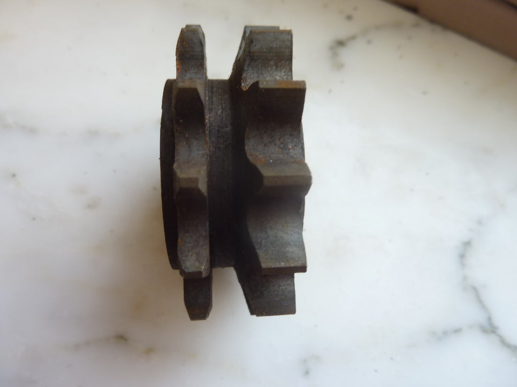 Pignon 13 dents diamètre intérieur  26 mm largeur 23 mm