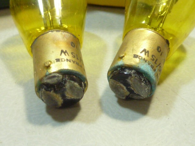NOS 2 Ampoules phare 2 ergots 6v - 15/15W type BA15d cyclomoteurs années 40/50