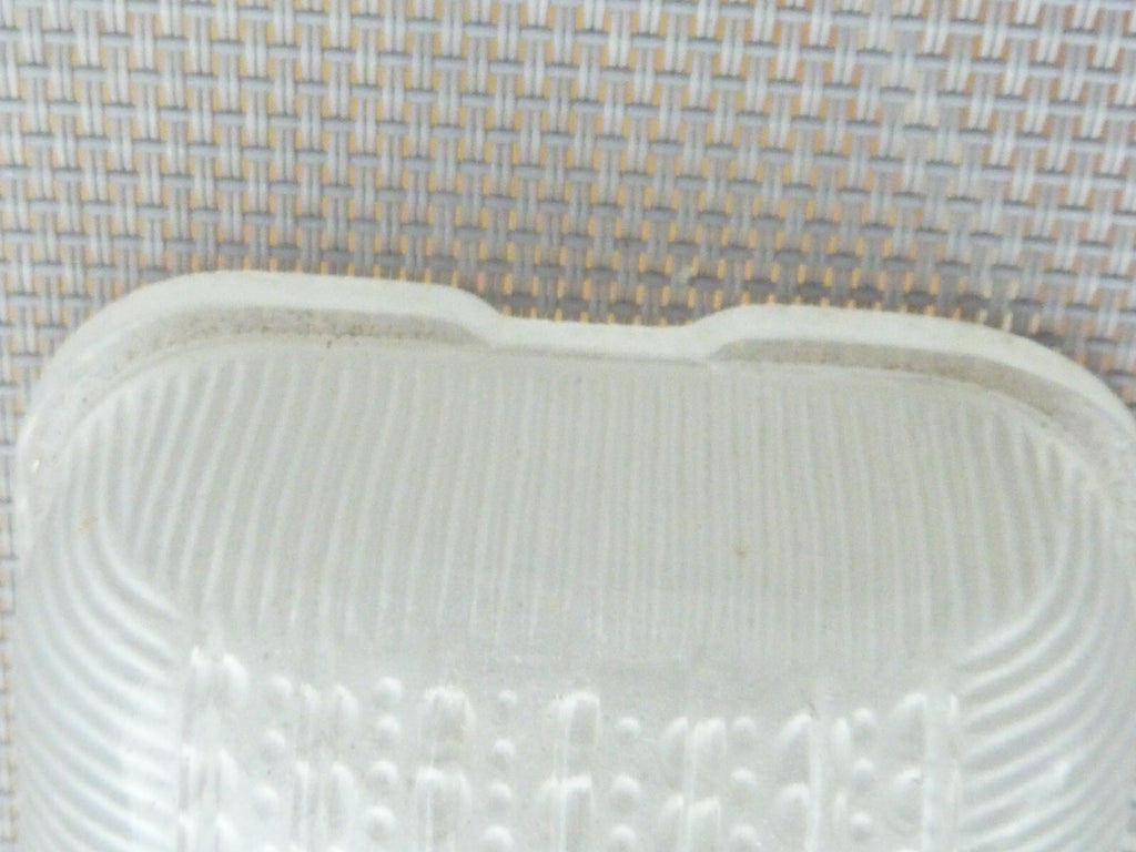 pour tacot ancien verre de feu blanc noté B.V