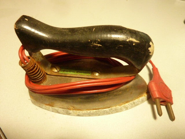 Ancien jouet fer à repasser électrique
