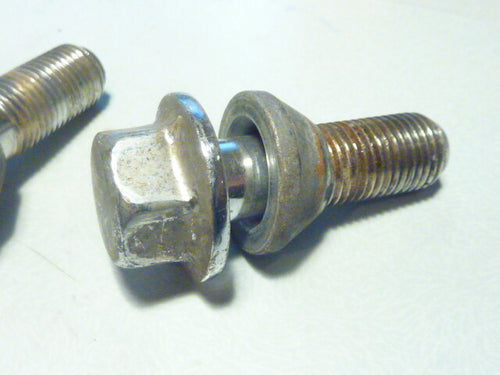 2 boulon écrou volvo V70 2001 clé de 19