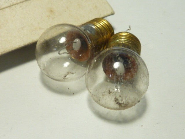 2  AMPOULES  vintage mazda  A VIS 6V 1.8W sph 15 mm E10