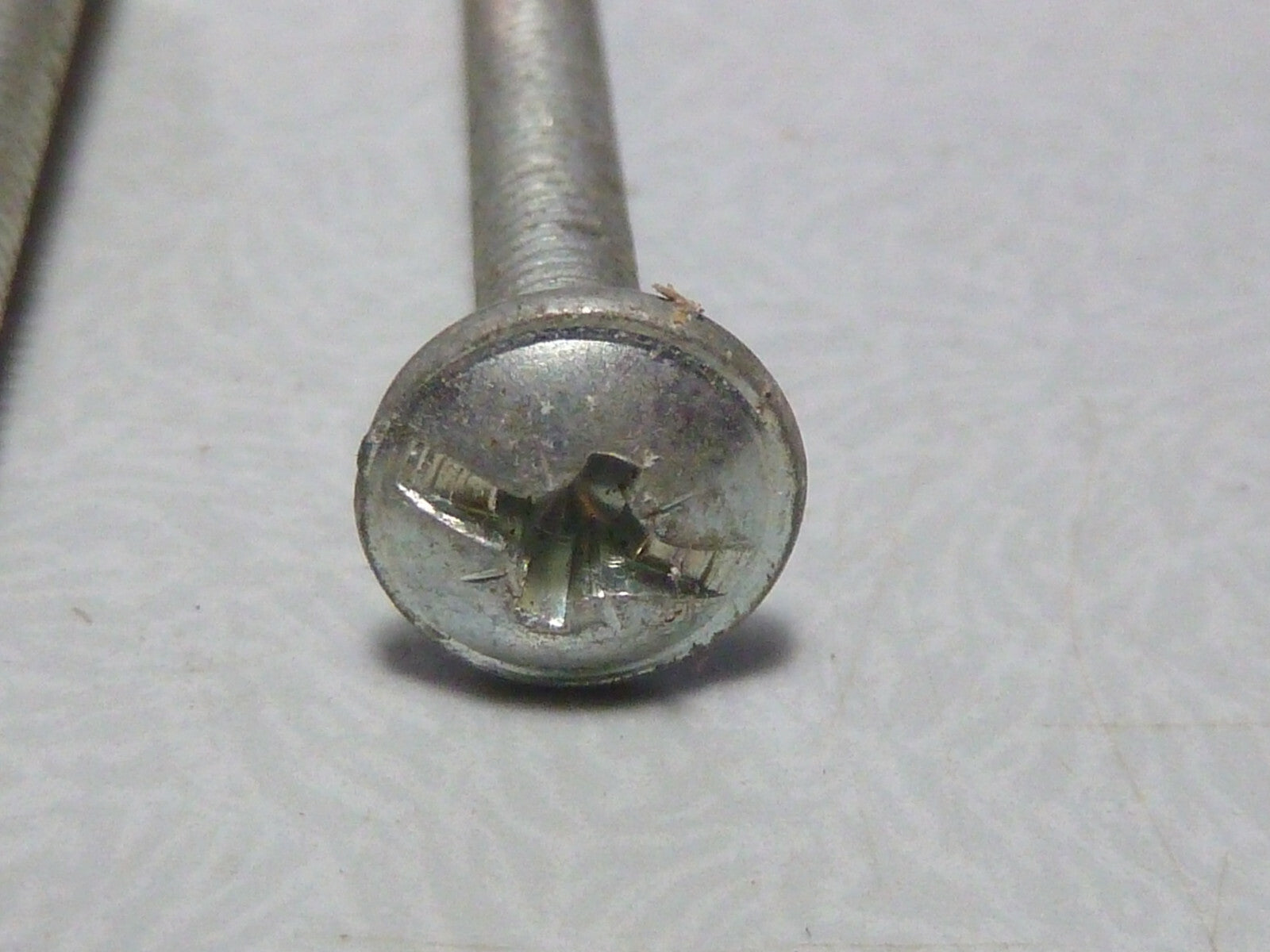 4 VIS DE POIGNEE M4 MEUBLE ACIER ZINGUE LONGUEUR 37 mm BOUTON SERRURE NEUF