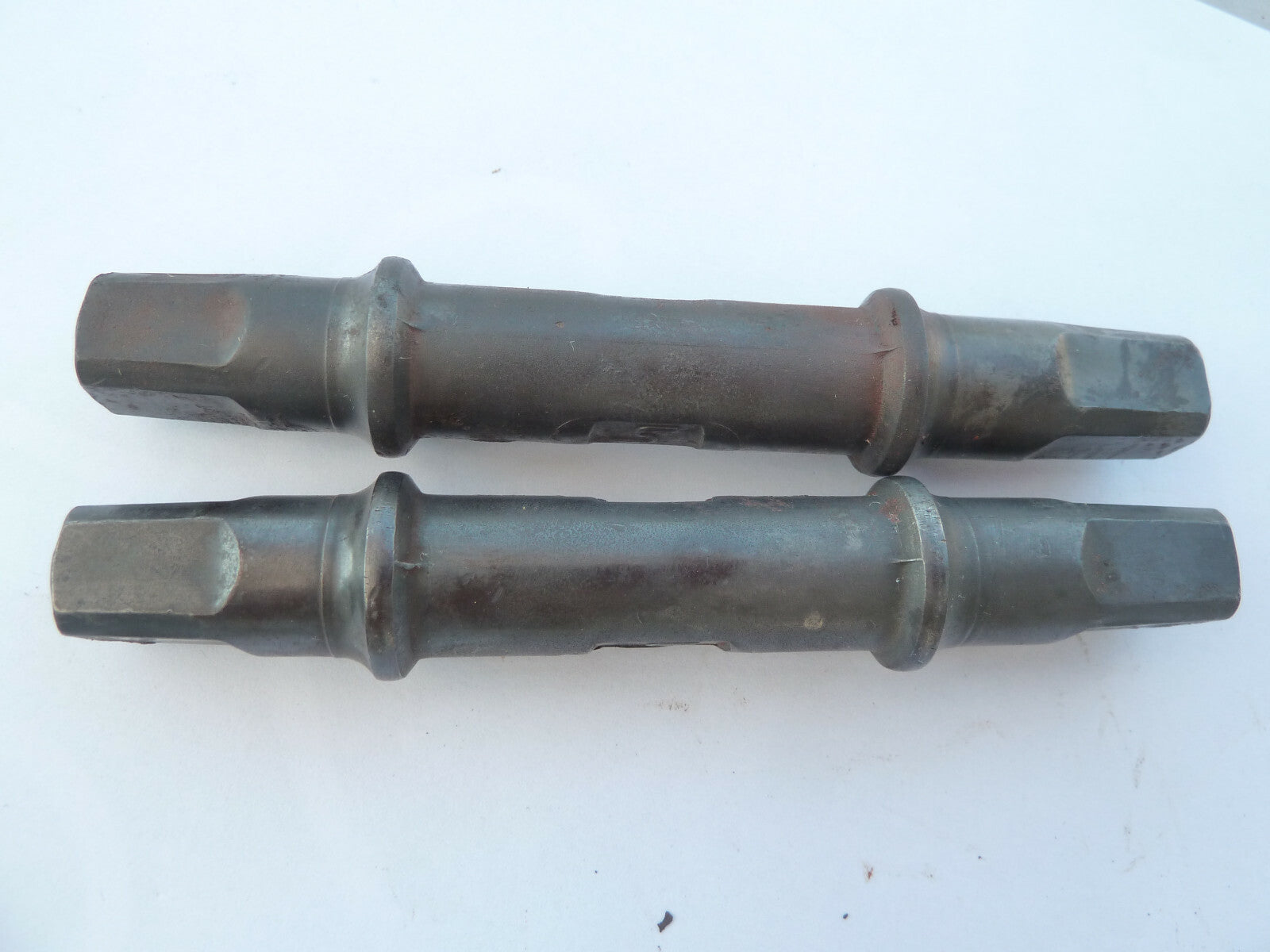 AXE PEDALIER STRONGLIGHT vintage bottom bracket axle 122 mm  eroica a tarauder