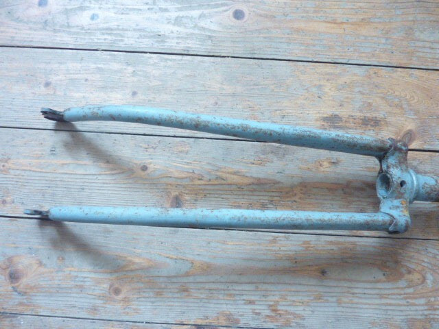 ✨ NOS Fourche vélo vintage acier  roue 600 – pivot fileté 25x100 entraxe 100 ✨