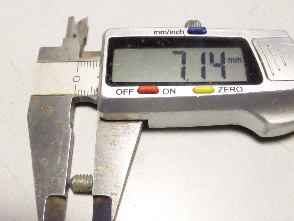 NOS 1 Vis  poignée Saker ancien stock 5x7 algi mobylette ,,,,,,