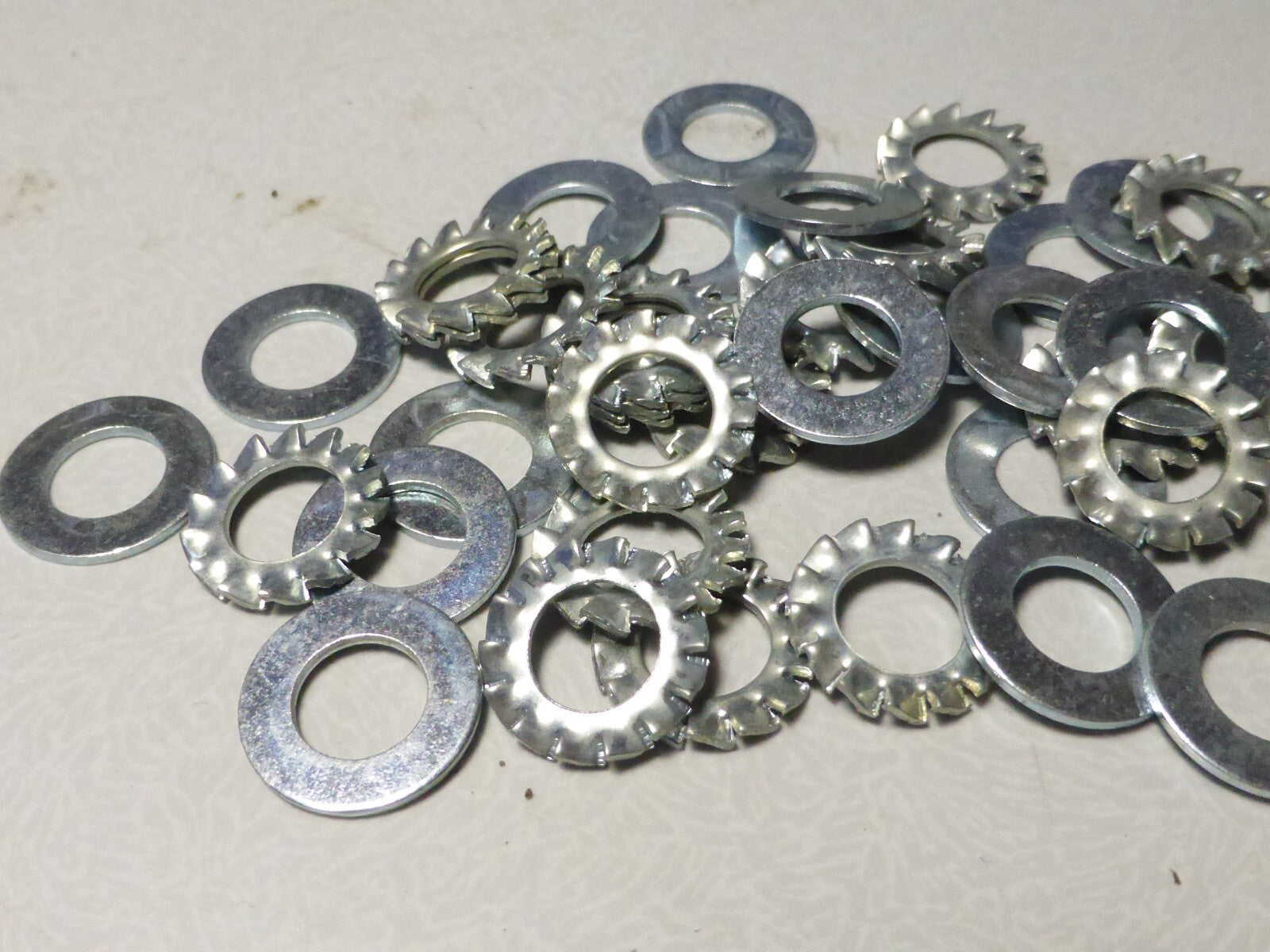 Lot de 40 Rondelles freins cranté éventail et plates  Ø 8 mm