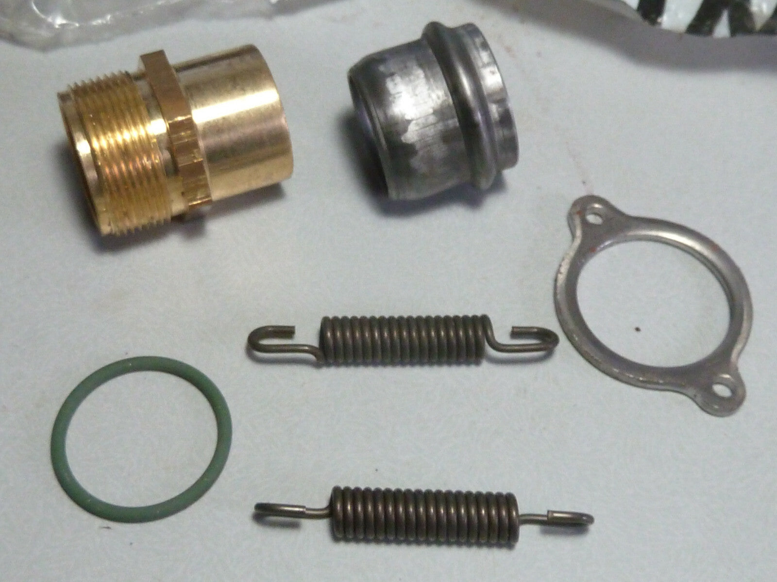GIANNELLI Échappement Pièces NEUF Ancien Stock Adaptateur Raccord Joints Ressort